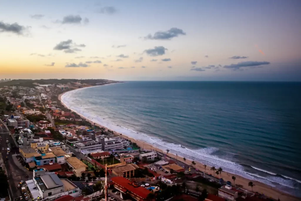 Praia de Ponta Negra com vista para a Via Costeira